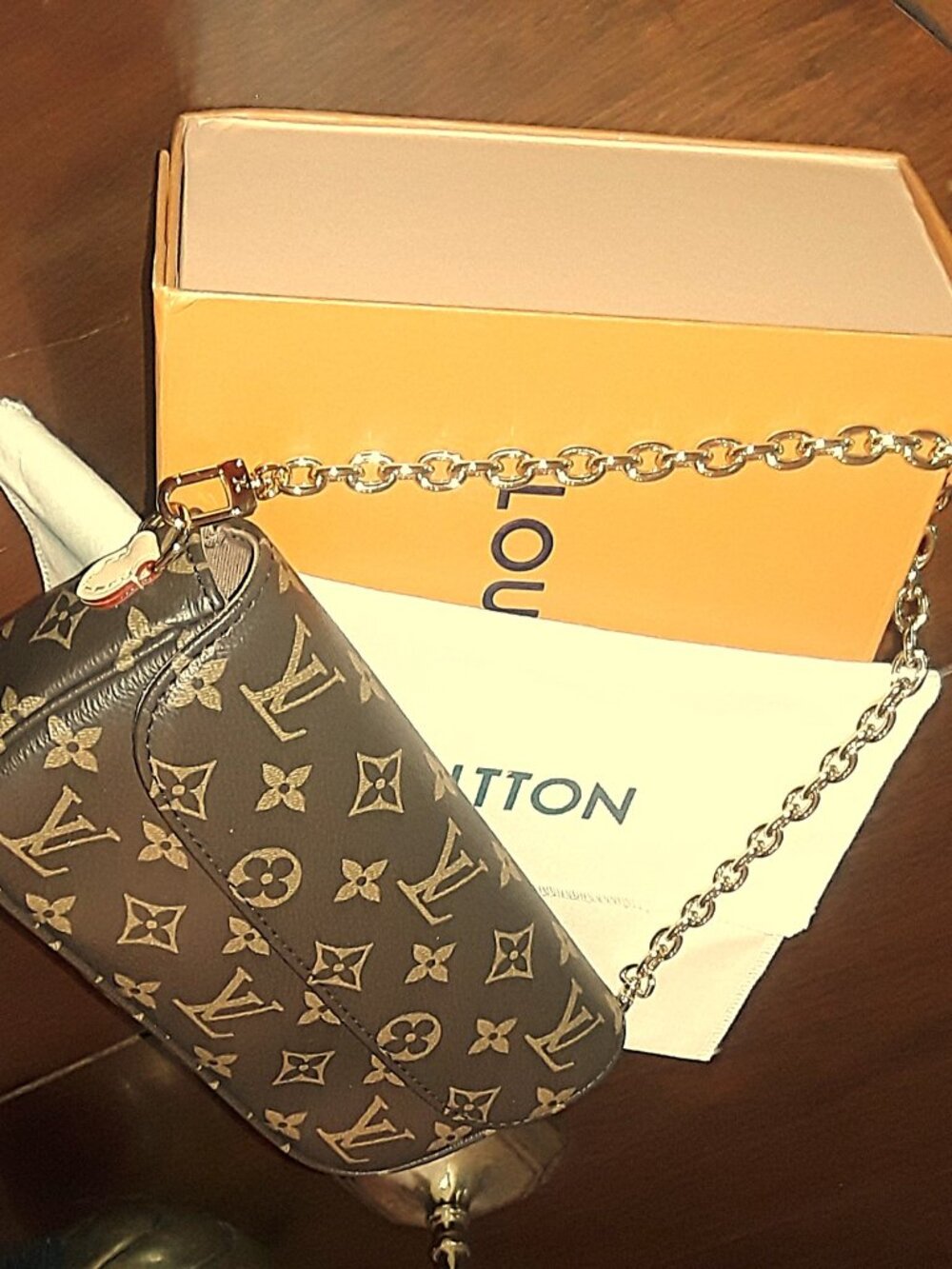 NEW logo handbag with ivy chain, box and dust bag - Picture 2 of 8